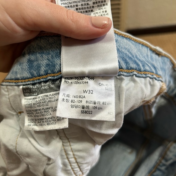 Levi’s 501 Jean Shorts - Picture 2 of 4